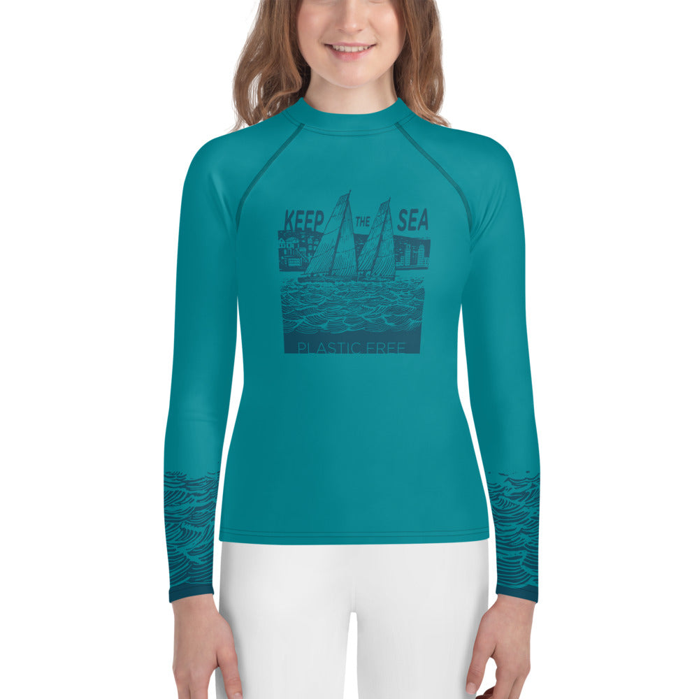 Boatbranding Rash Guard Sailing design Youth unisex Rash Guard - Long Sleeve "Keep the sea plastic free" Sailing-Gift Regatta Yacht Sailing-Lifestyle Sailing-Apparel Nautical-Fashion Nautical-Gear