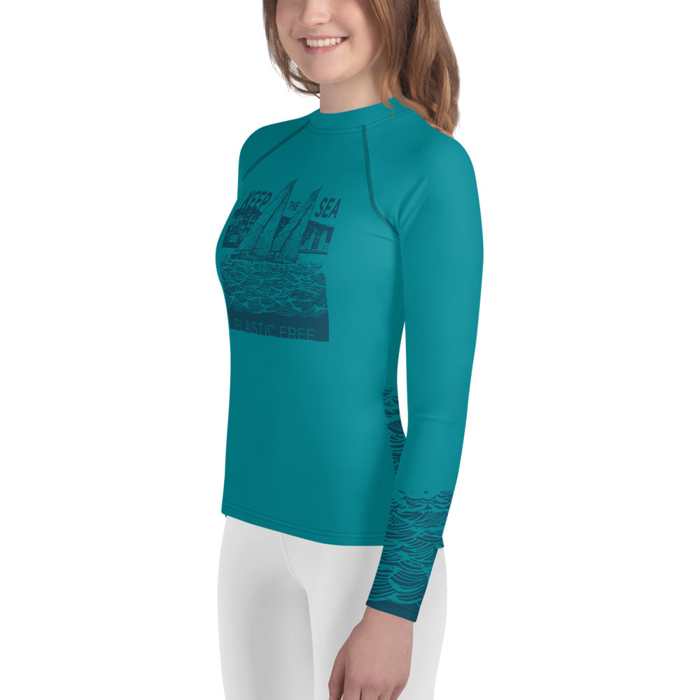 Boatbranding Rash Guard Sailing design Youth unisex Rash Guard - Long Sleeve "Keep the sea plastic free" Sailing-Gift Regatta Yacht Sailing-Lifestyle Sailing-Apparel Nautical-Fashion Nautical-Gear